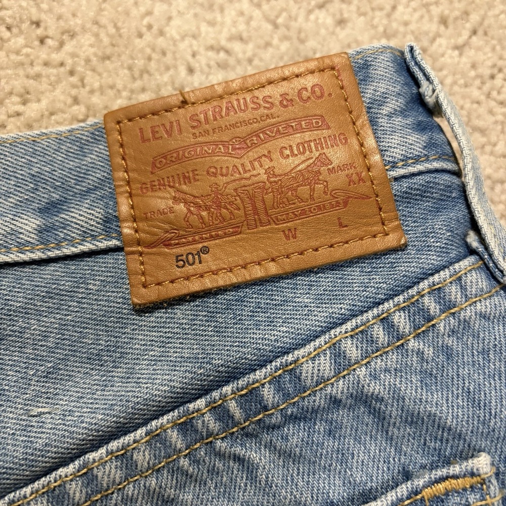 Levi's 501 Denim Shorts Button Fly Distressed Ripped Women's 30 W30 NWT New - Picture 7 of 12